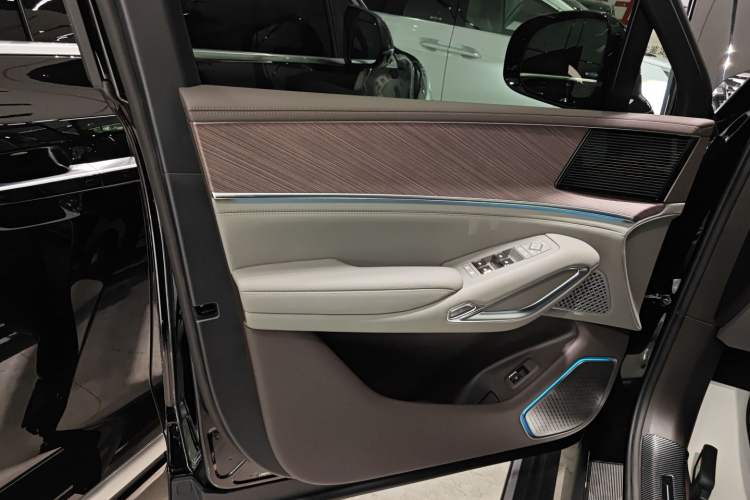 Used Denza N9 2025 Flagship Model Left Front Door Interior