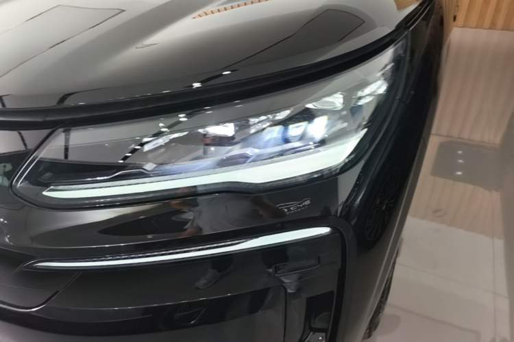 Used Denza N9 2025 Flagship Model Left Front Headlight