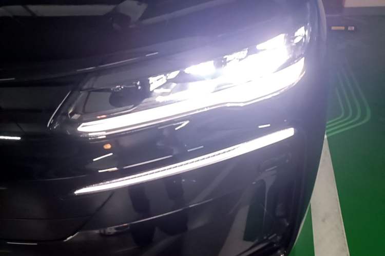 Used Denza N9 2025 Flagship Model Left Front Headlight