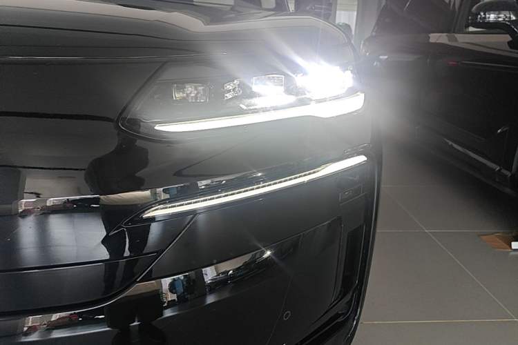 Used Denza N9 2025 Flagship Model Left Front Headlight