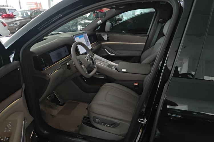 Used Denza N9 2025 Flagship Model Left Front Seat
