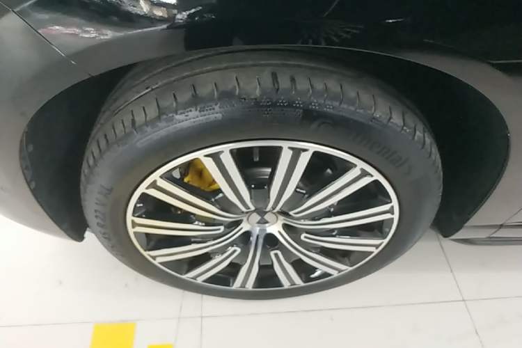 Used Denza N9 2025 Flagship Model Left Front Wheel Hub