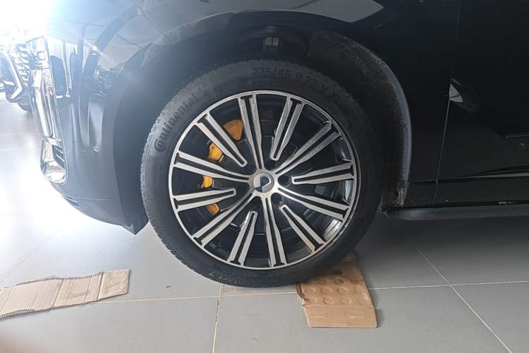 Used Denza N9 2025 Flagship Model Left Front Wheel Hub