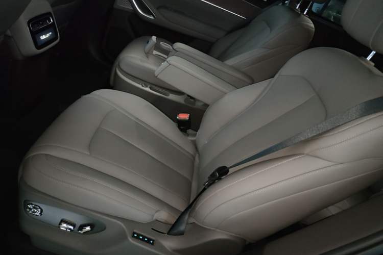 Used Denza N9 2025 Prestige Version Left Rear Seat