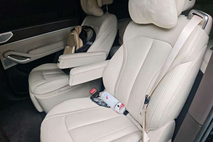 Used Denza N9 2025 Flagship Model Left Rear Seat