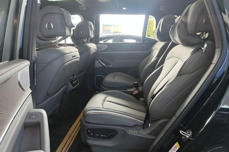 Used Denza N9 2025 Flagship Model Left Rear Seat