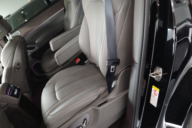 Used Denza N9 2025 Flagship Model Left Rear Seat