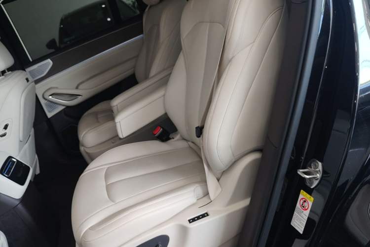 Used Denza N9 2025 Flagship Model Left Rear Seat