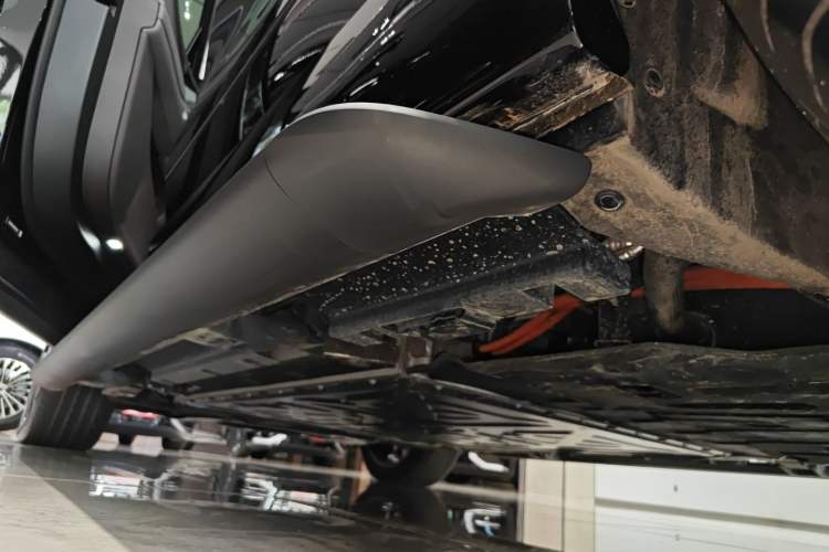 Used Denza N9 2025 Flagship Model Left Side Sill