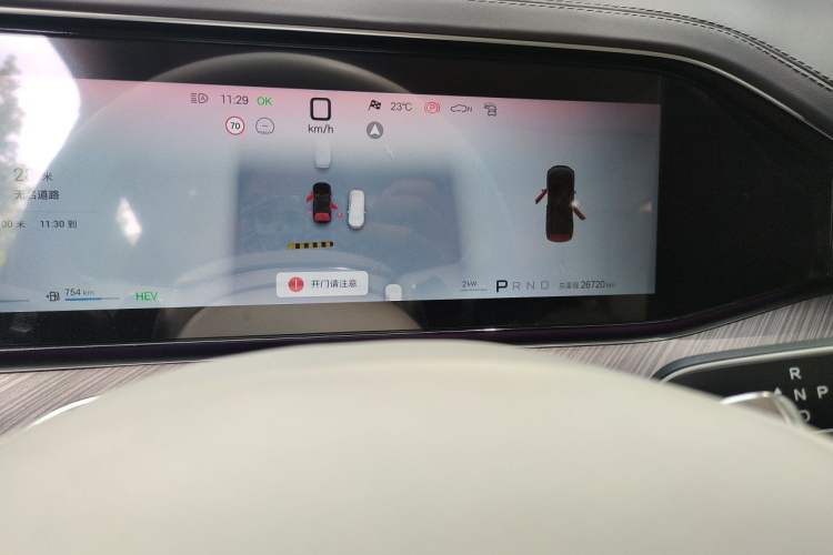 Used Denza N9 2025 Flagship Model Odometer Close Up