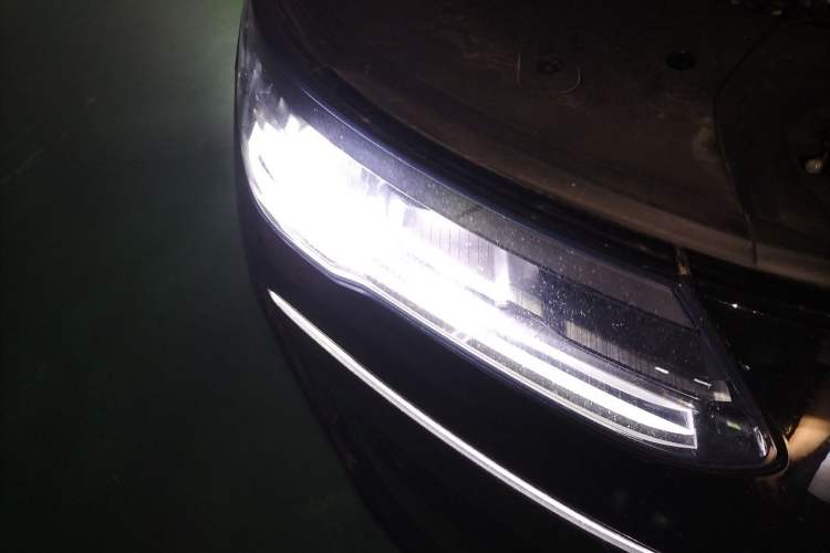 Used Denza N9 2025 Flagship Model Right Front Headlight