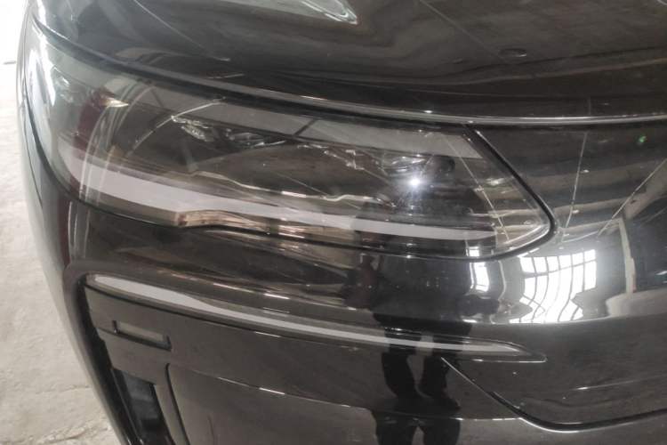 Used Denza N9 2025 Flagship Model Right Front Headlight