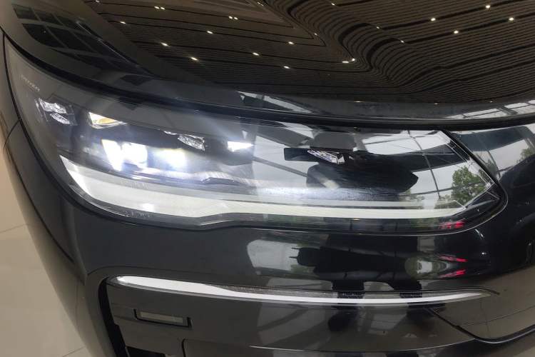 Used Denza N9 2025 Prestige Version Right Front Headlight