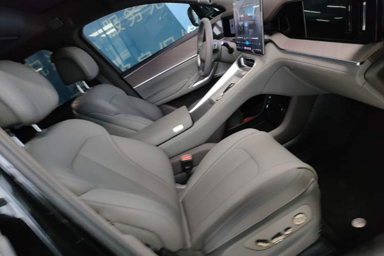 Used Denza N9 2025 Prestige Version Right Front Seat