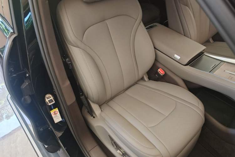 Used Denza N9 2025 Flagship Model Right Front Seat