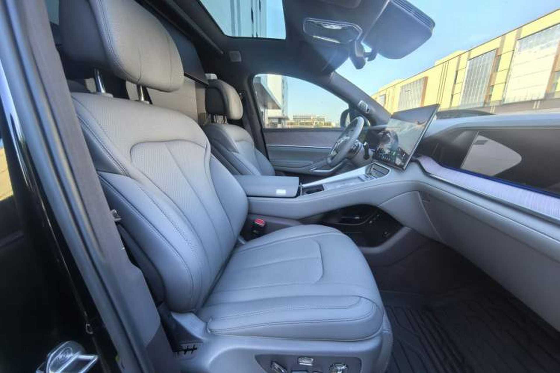 Used Denza N9 2025 Flagship Model Right Front Seat
