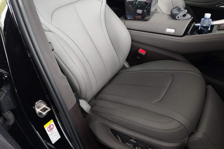 Used Denza N9 2025 Flagship Model Right Front Seat