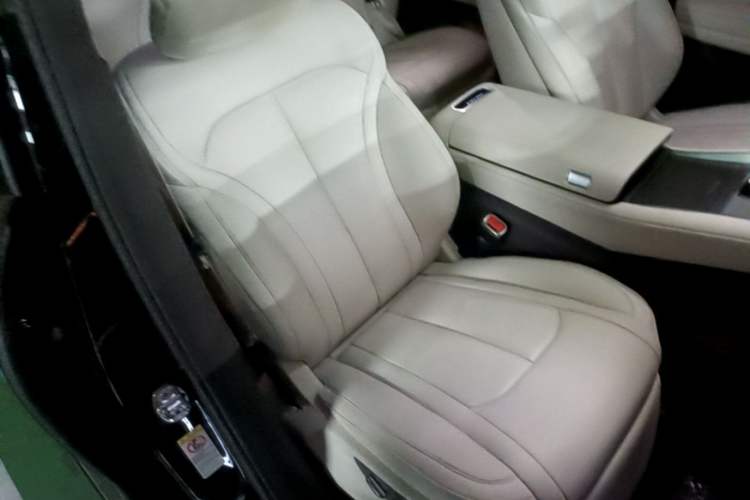 Used Denza N9 2025 Flagship Model Right Front Seat