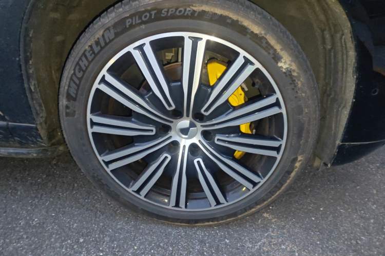 Used Denza N9 2025 Prestige Version Right Front Wheel Hub