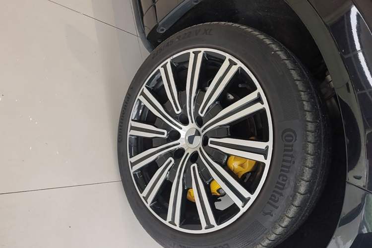 Used Denza N9 2025 Prestige Version Right Front Wheel Hub