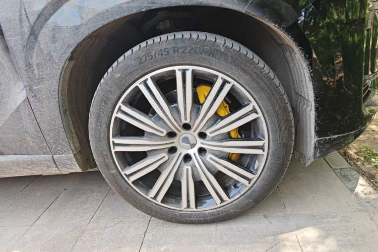 Used Denza N9 2025 Prestige Version Right Front Wheel Hub