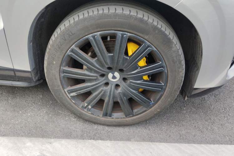 Used Denza N9 2025 Flagship Model Right Front Wheel Hub