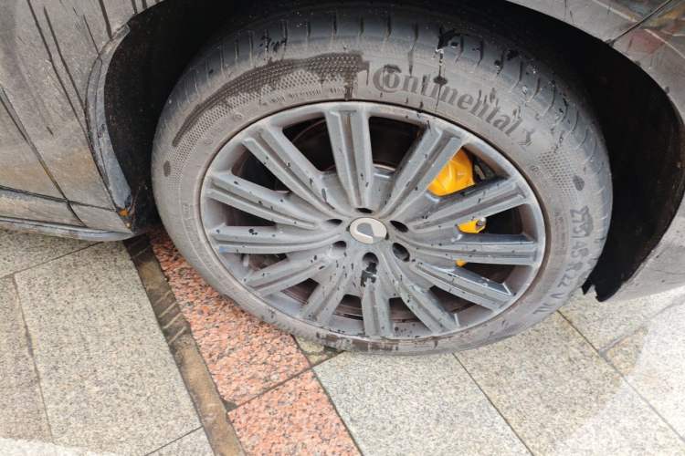 Used Denza N9 2025 Flagship Model Right Front Wheel Hub