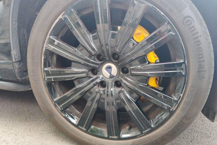 Used Denza N9 2025 Flagship Model Right Front Wheel Hub