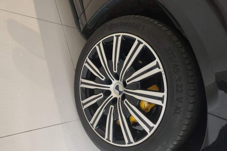 Used Denza N9 2025 Prestige Version Right Front Wheel Hub