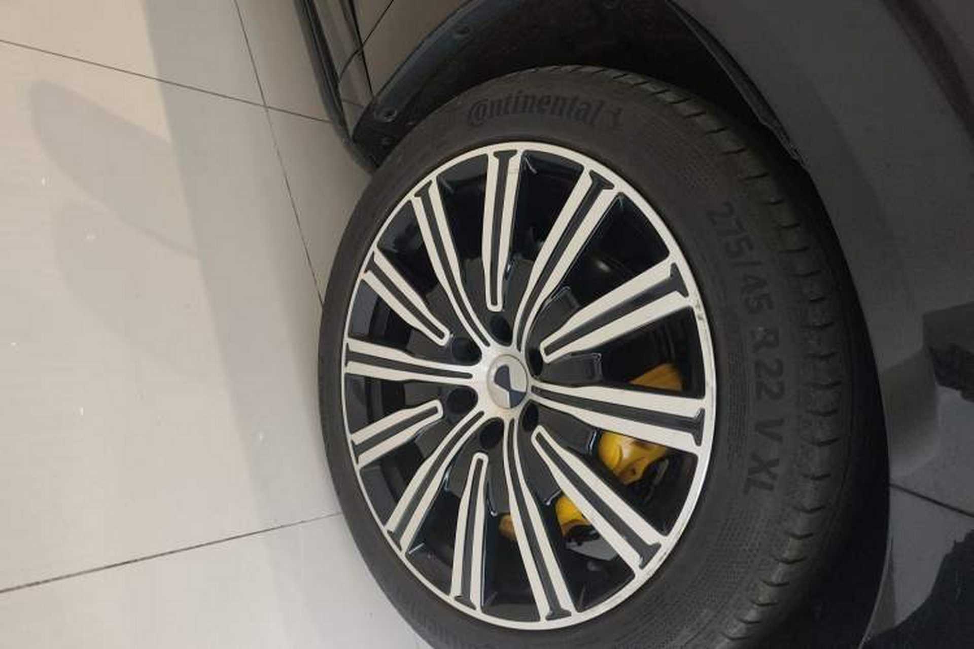 Used Denza N9 2025 Prestige Version Right Front Wheel Hub