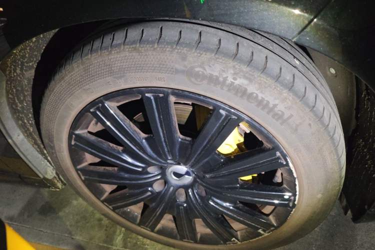 Used Denza N9 2025 Prestige Version Right Front Wheel Hub