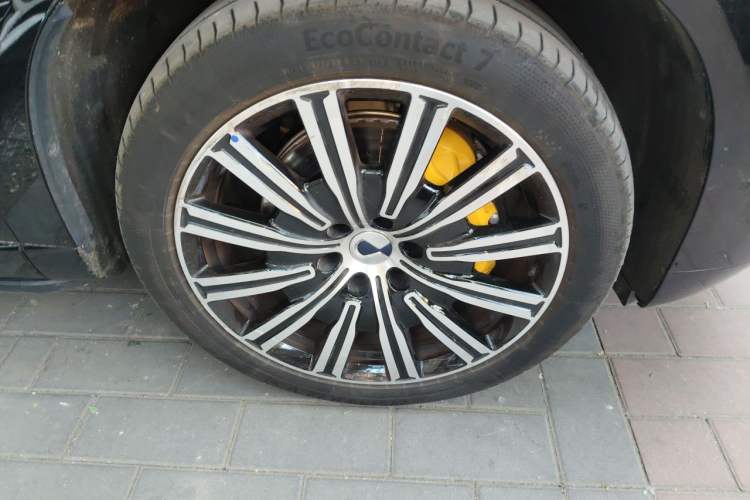 Used Denza N9 2025 Prestige Version Right Front Wheel Hub