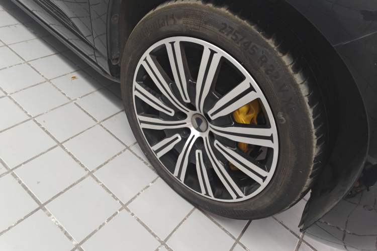 Used Denza N9 2025 Prestige Version Right Front Wheel Hub