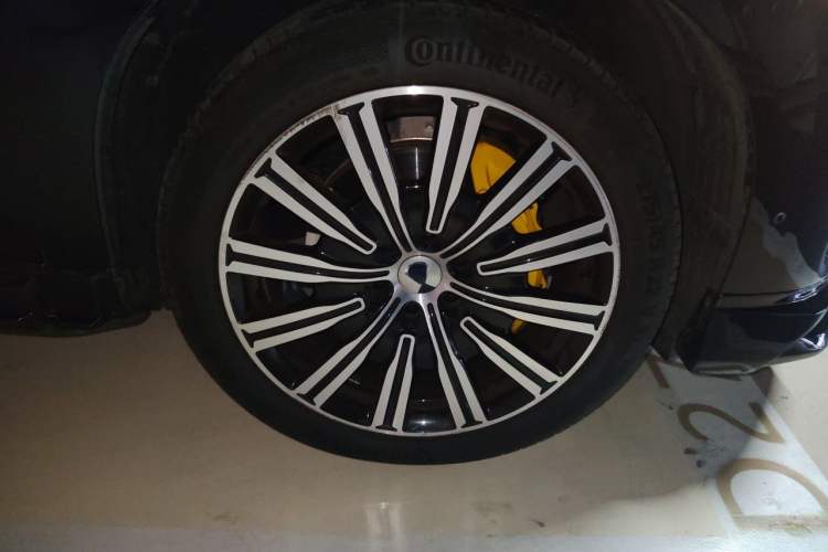 Used Denza N9 2025 Prestige Version Right Front Wheel Hub