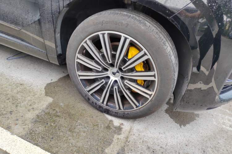 Used Denza N9 2025 Prestige Version Right Front Wheel Hub