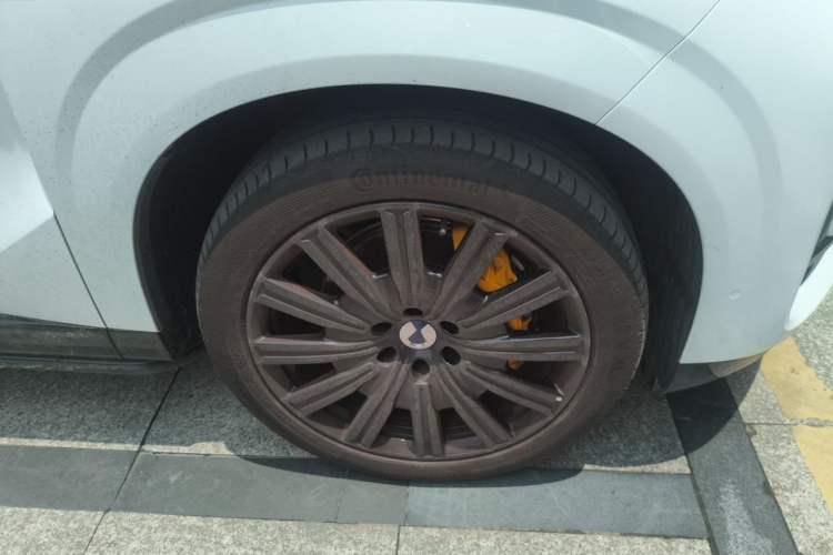 Used Denza N9 2025 Flagship Model Right Front Wheel Hub