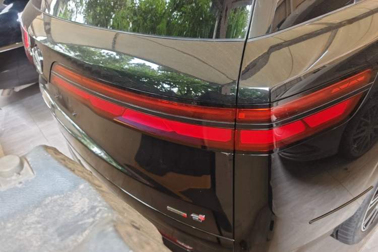 Used Denza N9 2025 Flagship Model Right Rear Taillight