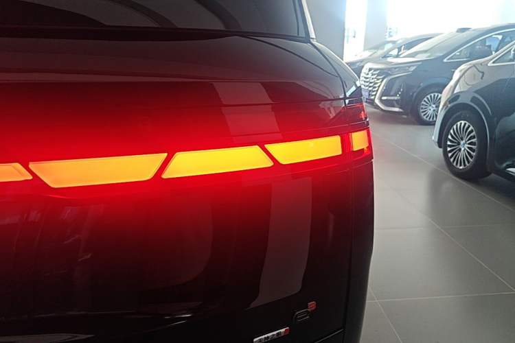 Used Denza N9 2025 Flagship Model Right Rear Taillight
