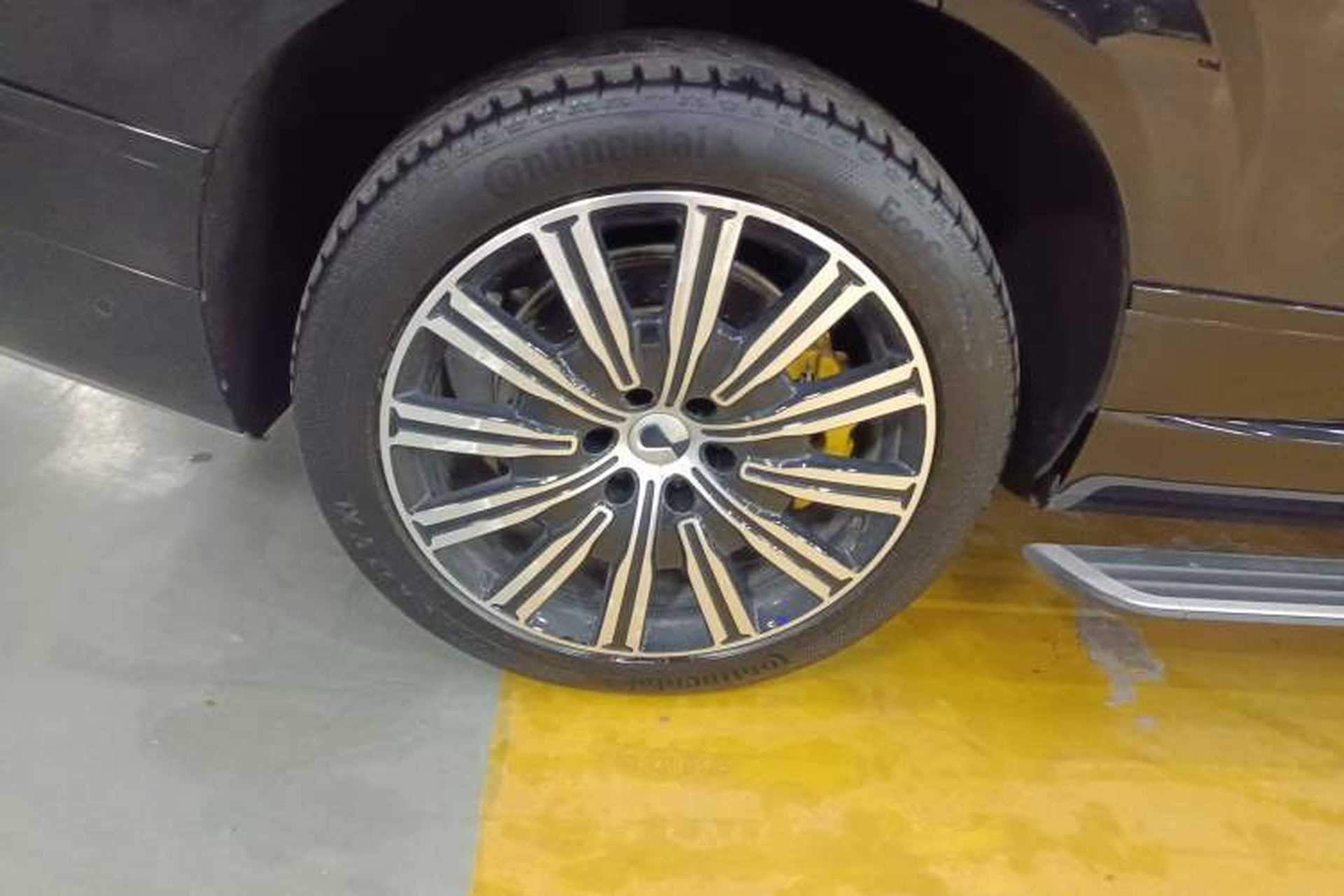 Used Denza N9 2025 Flagship Model Right Rear Wheel Hub