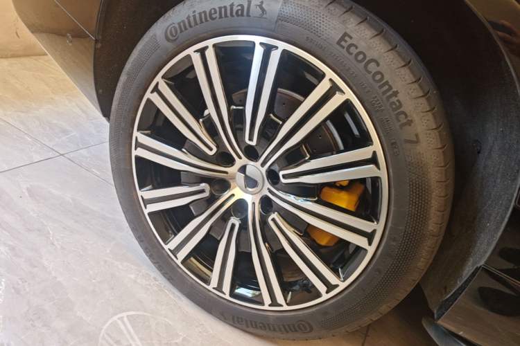 Used Denza N9 2025 Flagship Model Right Rear Wheel Hub