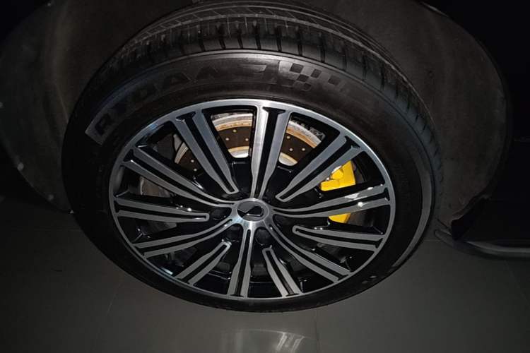 Used Denza N9 2025 Prestige Version Right Rear Wheel Hub
