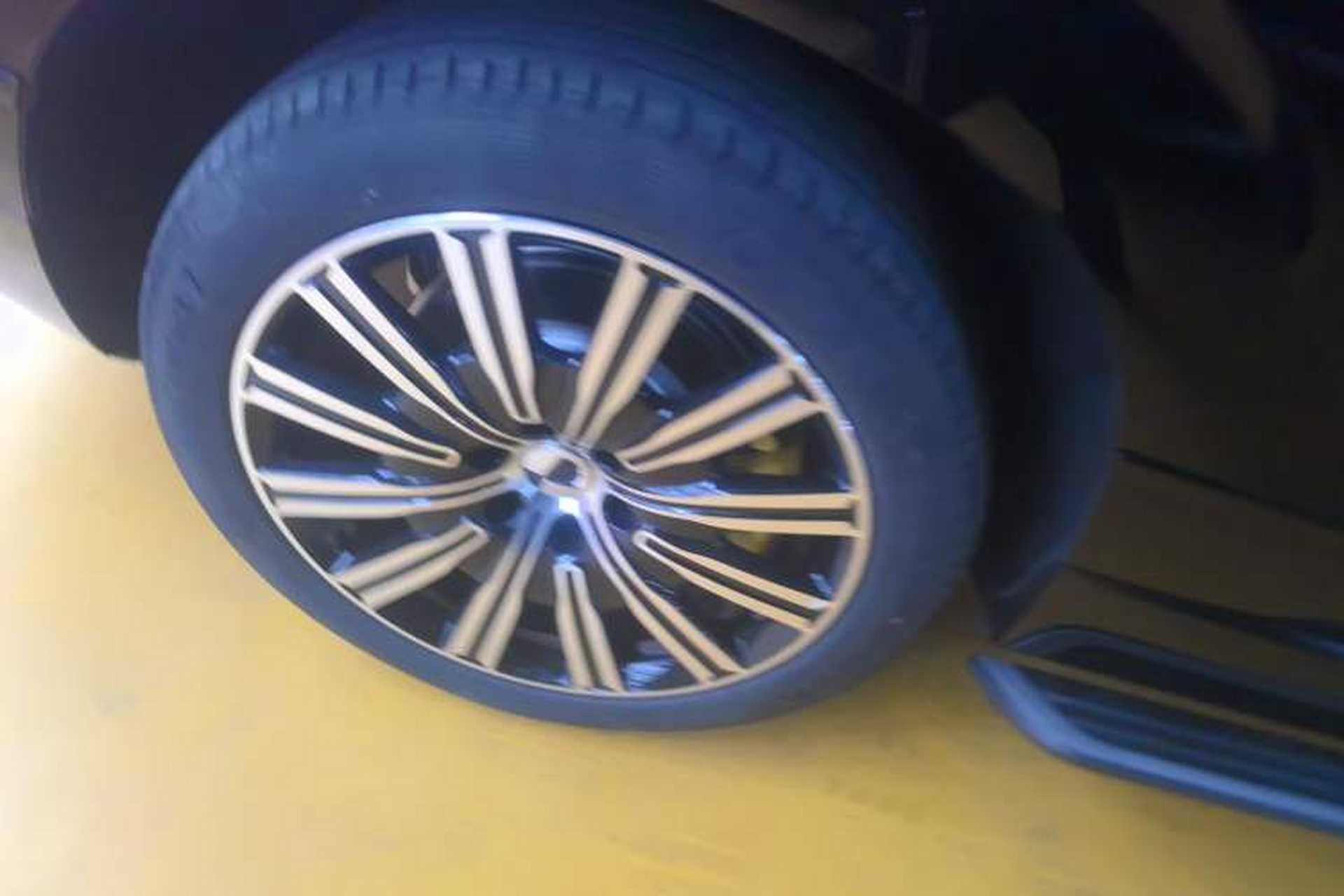 Used Denza N9 2025 Prestige Version Right Rear Wheel Hub