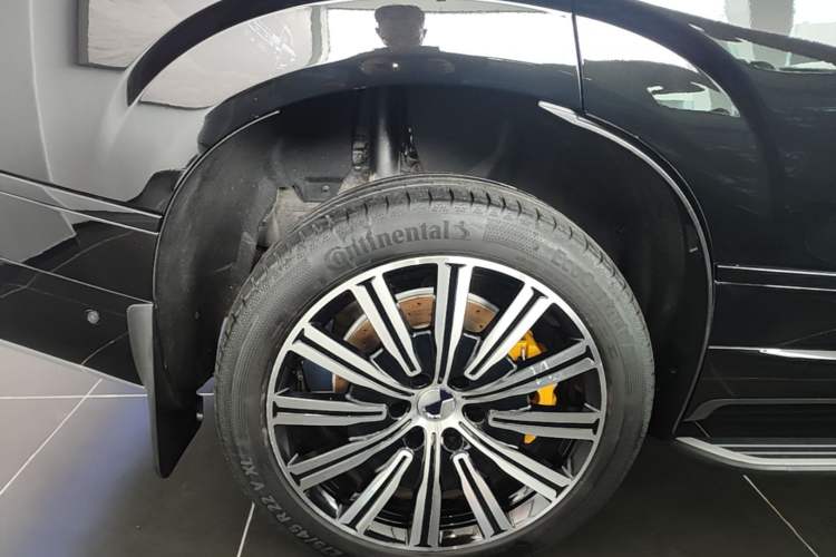Used Denza N9 2025 Flagship Model Right Rear Wheel Hub