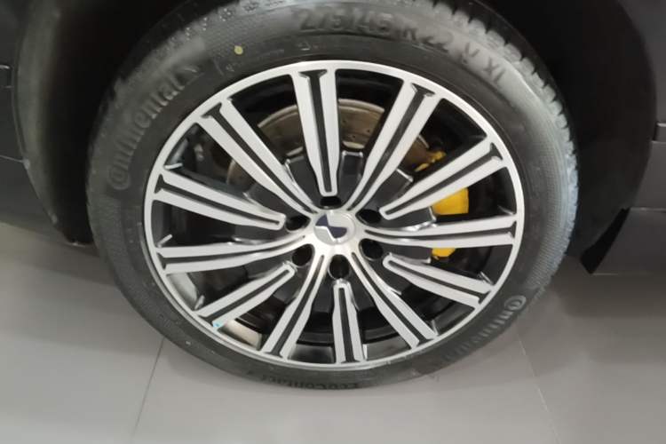 Used Denza N9 2025 Prestige Version Right Rear Wheel Hub