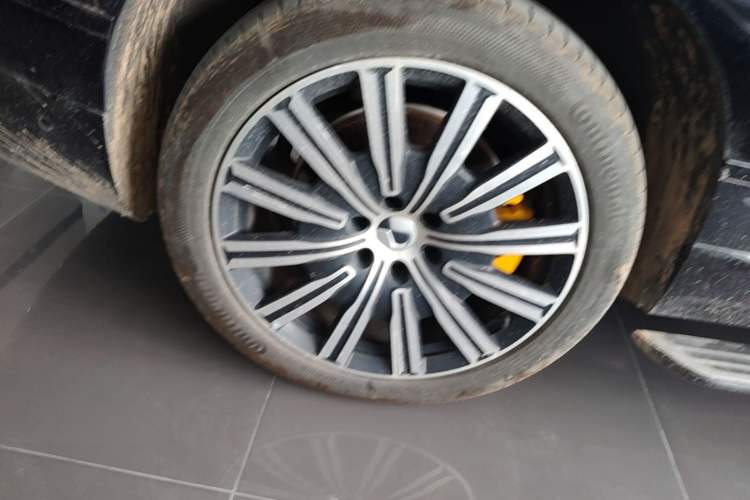 Used Denza N9 2025 Flagship Model Right Rear Wheel Hub