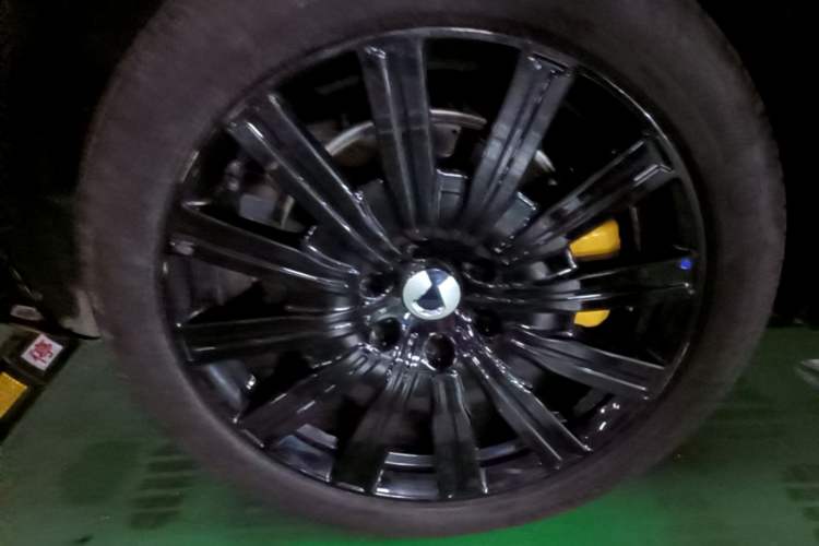 Used Denza N9 2025 Flagship Model Right Rear Wheel Hub