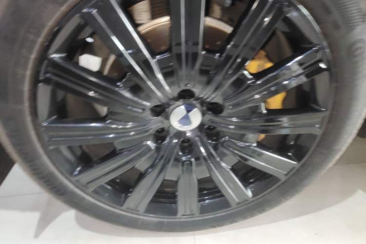 Used Denza N9 2025 Flagship Model Right Rear Wheel Hub