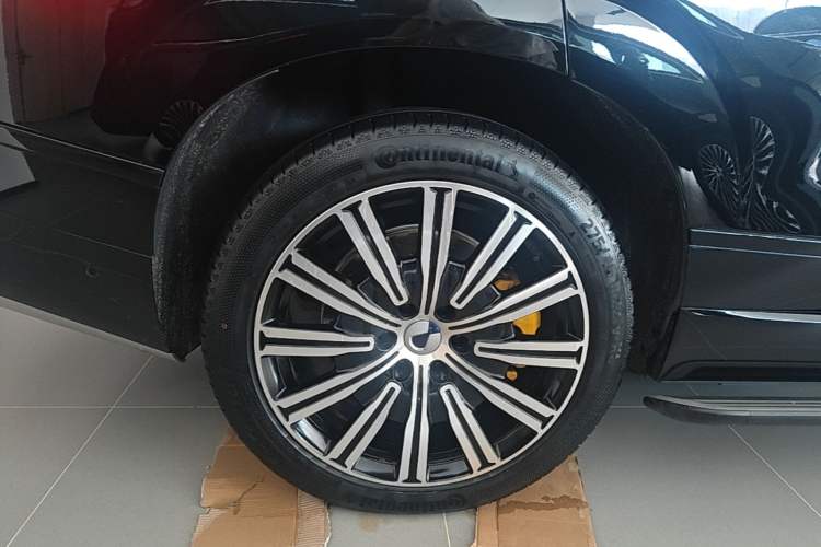 Used Denza N9 2025 Flagship Model Right Rear Wheel Hub