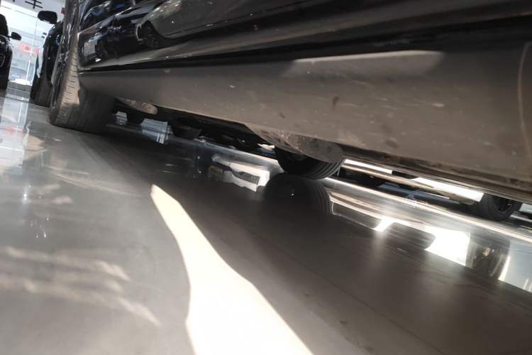 Used Denza N9 2025 Flagship Model Right Side Sill