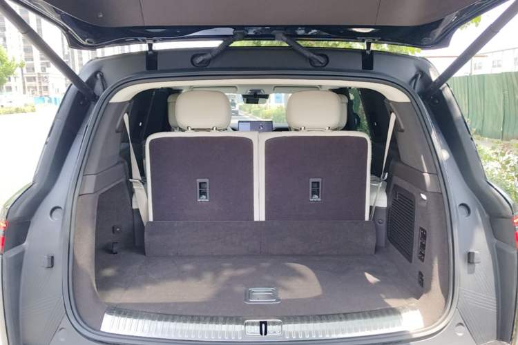 Used Denza N9 2025 Prestige Version Trunk